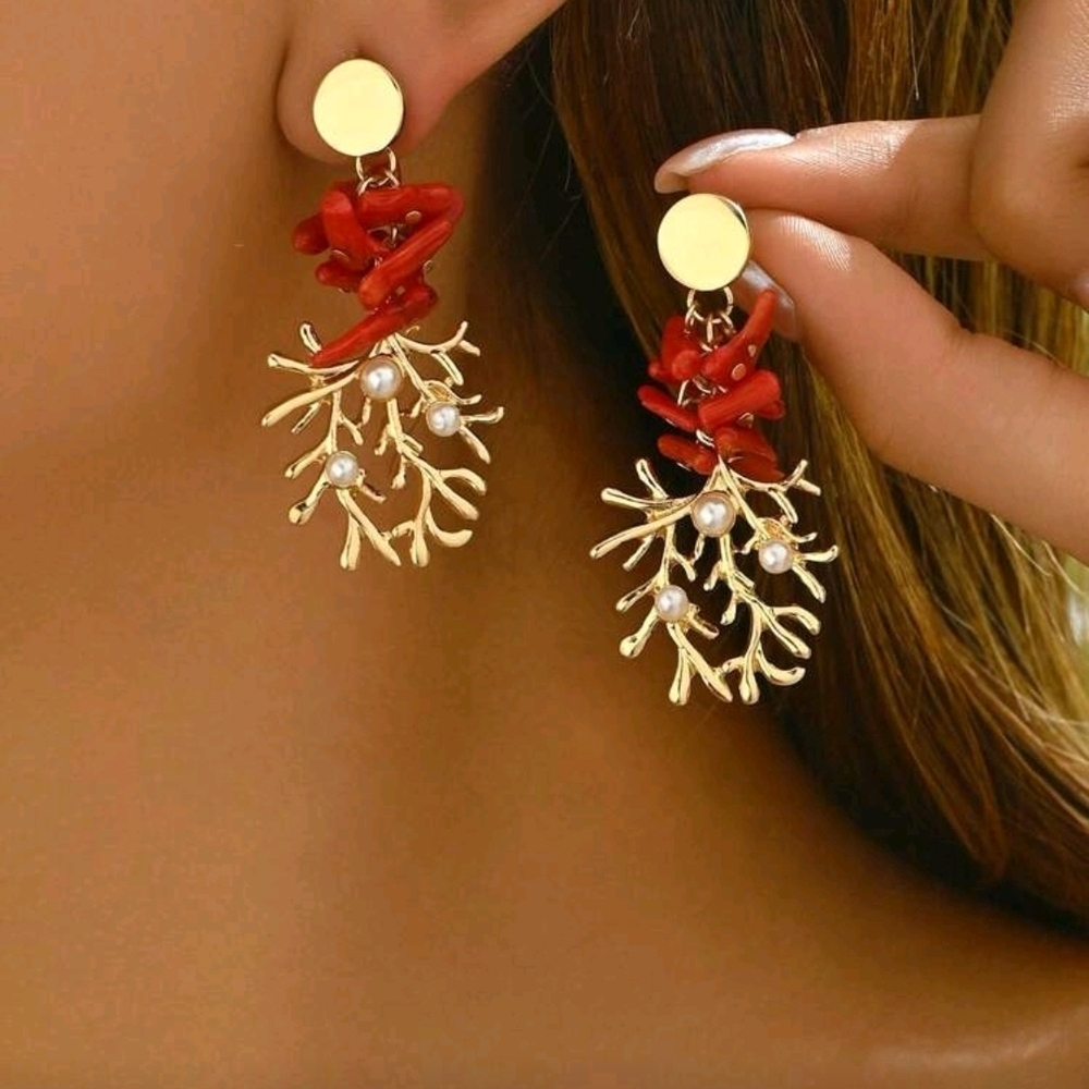 Red Necklace with Gold Accents Set - Picture 14 of 16
